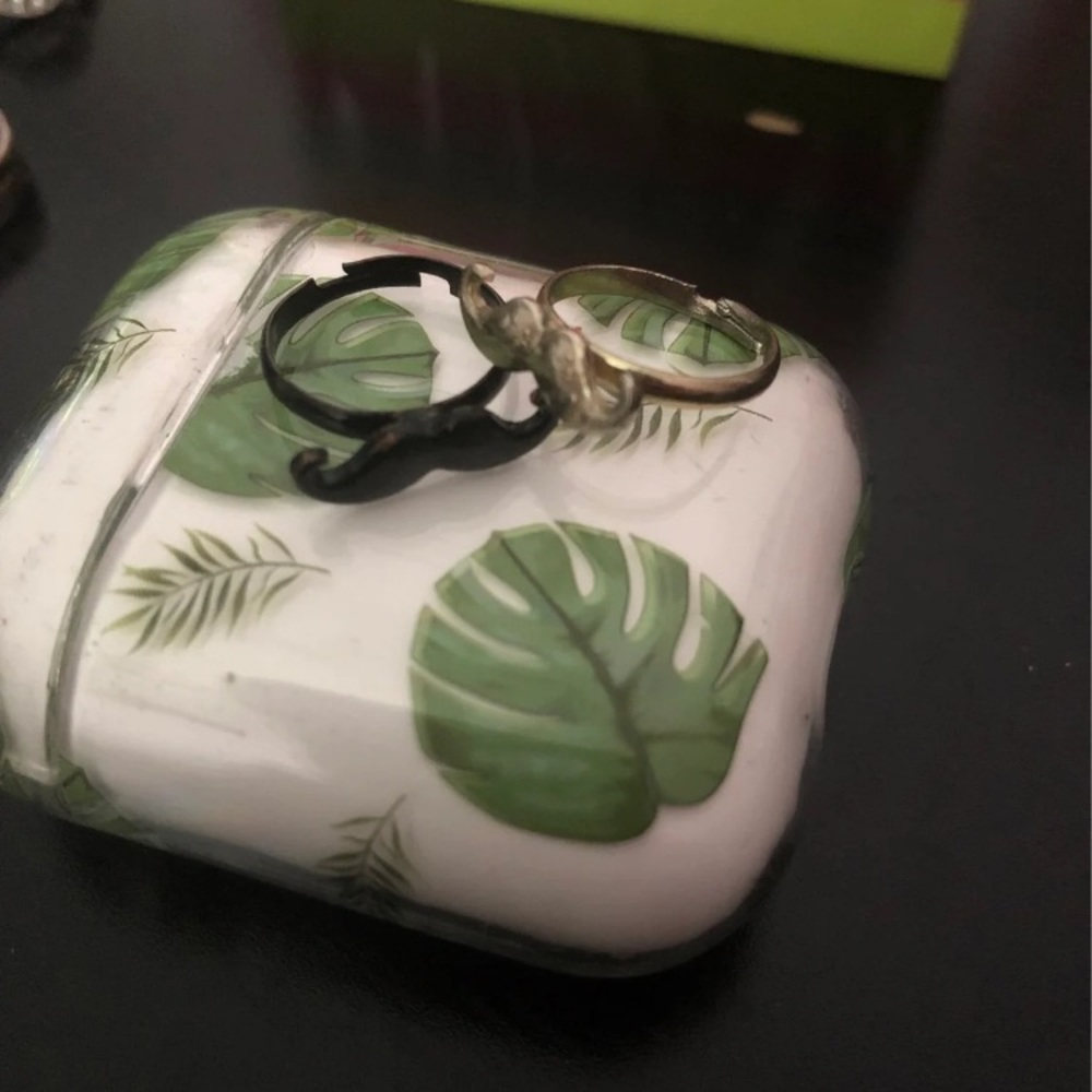 Mustache ring
